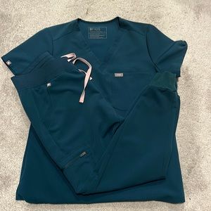Figs scrubs Caribbean blue size small catrina top with Zamora jogger pants